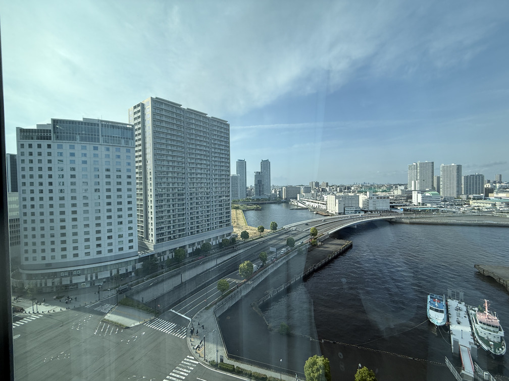 カハラホテル横浜のグランドツインアッパーフロア12階から見た景色