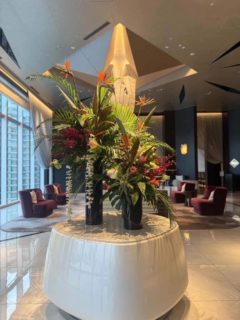 カハラホテル横浜のロビーに生けられた花