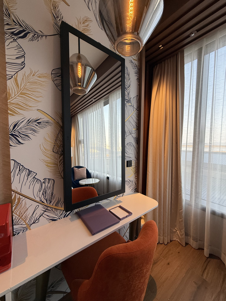 フォレストタワービジネスデラックス・ダブルクイーンの鏡台